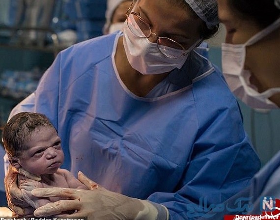 نوزاد تازه متولد شده | تصاویری از نگاه جالب نوزاد به پرستار ...