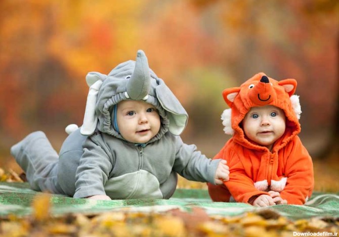 دانلود تصویر با کیفیت دو نوزاد با ژاکت های عرسکی