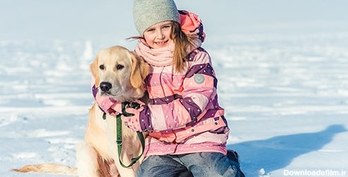 تصویر دختر بچه با سگ نشسته در برف | فری پیک ایرانی | پیک فری ...