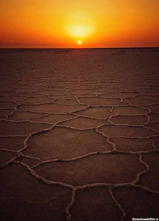 تصویر غروب آفتاب در صحرا