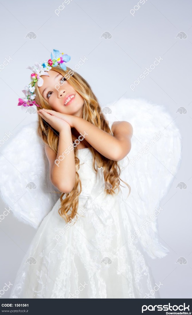 دختر بچه های فرشته با ژست دست در خواب 1501561