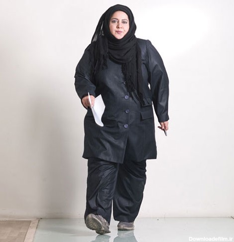 شهره لرستانی با شال و مانتو مشکی - مدل مانتو بازیگران چاق ایرانی