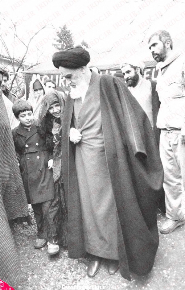 تصاویر دیده نشده از لحظات حضور امام خمینی در نوفل‌لوشاتو |