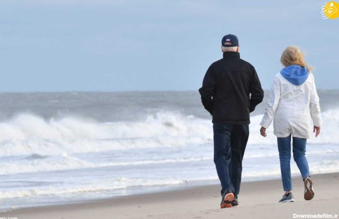 فرارو | (تصاویر) بایدن و همسرش لب ساحل