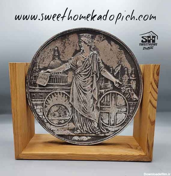 تصویر دکوری مجسمه سکه پایه چوبی 1