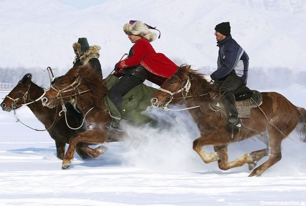 مسابقات اسب سواری در برف + عکس