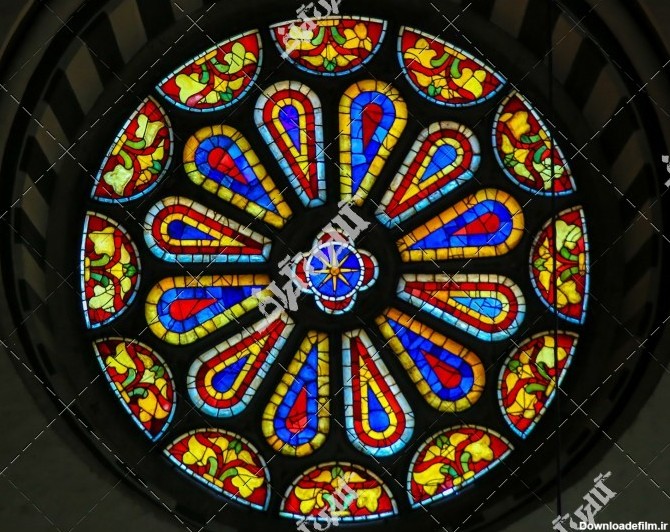 دانلود تصویر با کیفیت پنجره شیشه ای رنگی کلیسا