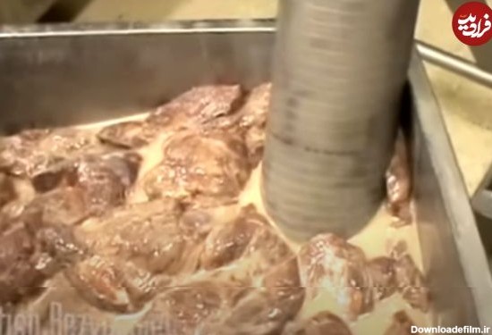(ویدئو) ببینید کارخانه های ایرانی چگونه سوسیس و کالباس تولید می کنند
