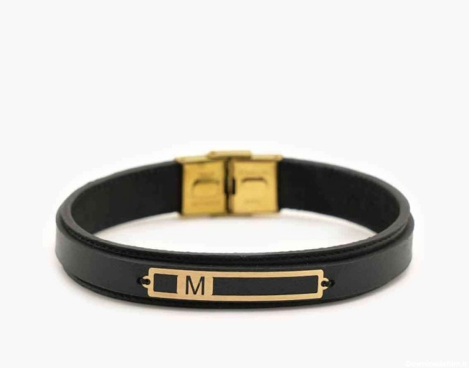 دستبند چرم و طلا حرف M کد QCM1 – گالری قو طلایی