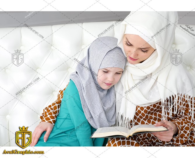 عکس با کیفیت مادر محجبه و قرآن