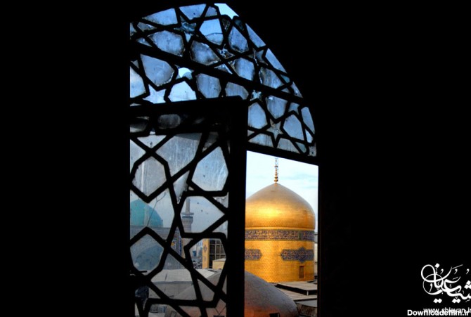 عکس: پنجره‌ای رو به گنبد حرم مطهر امام رضا علیه السلام - سایت شیعیان
