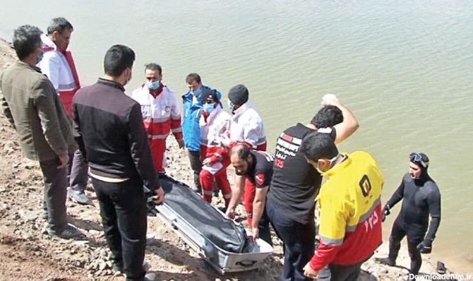 غرق شدن ۳ کودک در دریا به خاطر غفلت والدین | مادر و پدربزرگ به آب ...