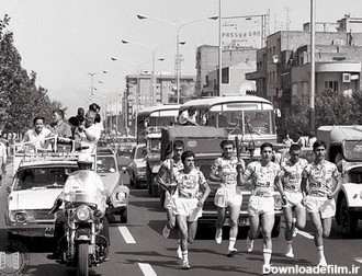 عکس | ۴۴ سال قبل، حمل مشعل بازی‌های آسیایی در خیابان انقلاب