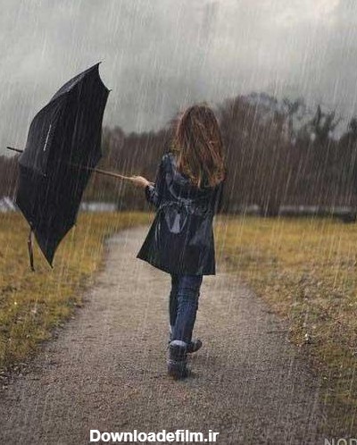 عکس دختر زیر باران بدون چتر