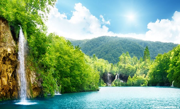 عکس با کیفیت بالا طبیعت زیبای آبشار و دریاچه با درختان و کوه های ...