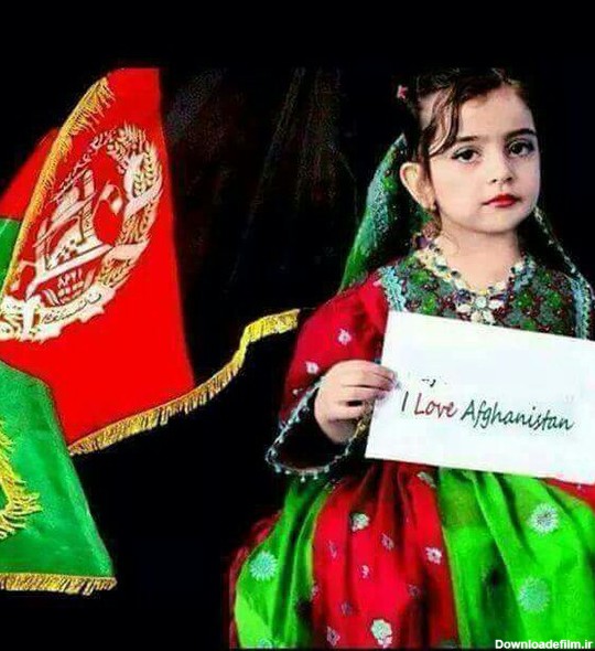 اینم دخترک افغانی با لباس محلی و پرچم افغانستان زنده باد - عکس ویسگون