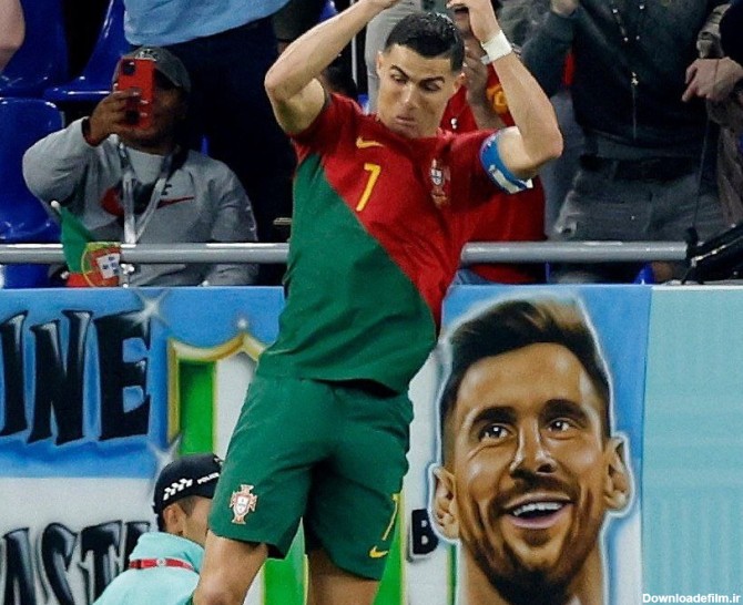 عکس؛ رونالدو و انجام خوشحالی ویژه‌اش مقابل پوستر مسی | فوتبالی
