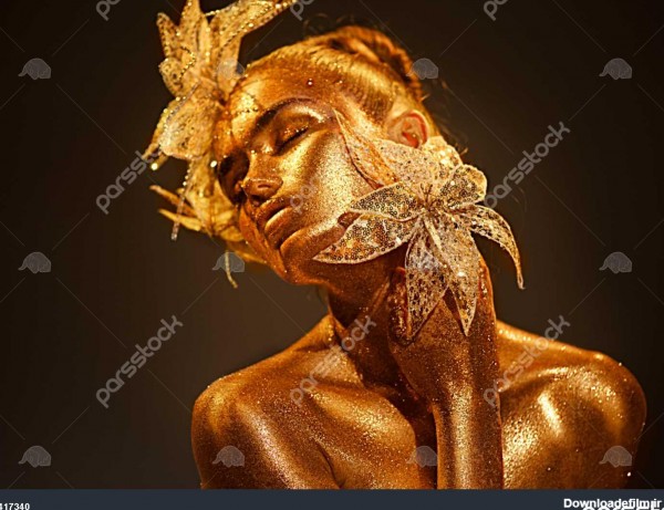 مدل زن مد مدل بالا با زرق و برق های طلایی روشن بر روی پوست نما گل ...