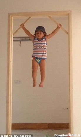 بالا رفتن از دیوار راست آجری توسط پسر بچه دو ساله ایـرانی!/تصویـر ...