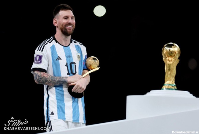 عکس| ناب‌ترین لحظه دنیای فوتبال با بوسه لیونل مسی بر جام جهانی/ طلسم شکست و ابرستاره آرژانتینی جاودانه شد