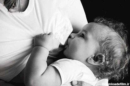 عکس از شیر دادن مادر به بچه