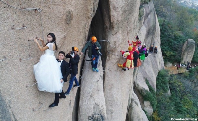 عروس و داماد ماجراجو روی صخره + تصاویر - تسنیم