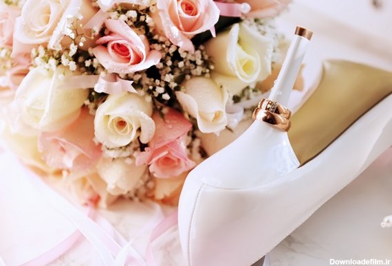 عکس با کیفیت از کفش و دسته گل زیبای عروس با گلهای رز