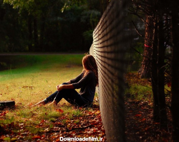 عکس دختر تنها در طبیعت پاییز alone girl autumn