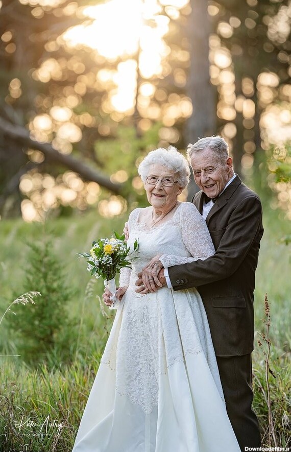 عکس‌های عاشقانه زوج ۸۸ و ۸۱ ساله با لباس روز عروسی‌ در شصتمین ...