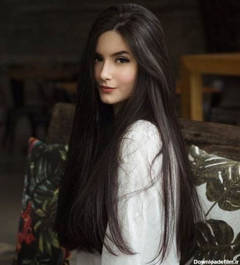 عکس دختر زیبا با موهای بلند و مشکی