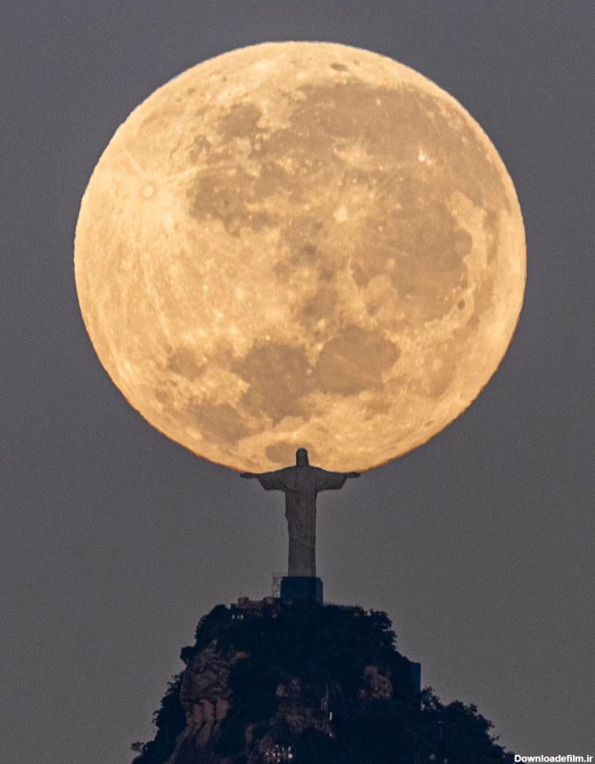تصویر حیرت انگیز؛ ماه در آغوش مسیح / ثبت این عکس ۳ سال زمان ...