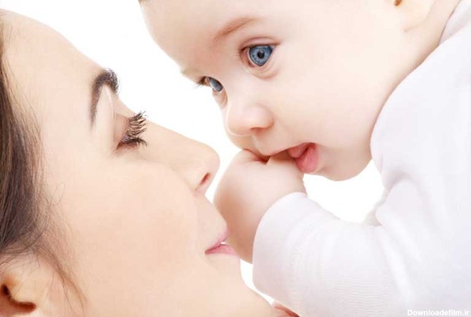 دانلود تصویر باکیفیت نیمرخ چهره مادر و نوزاد چشم آبی