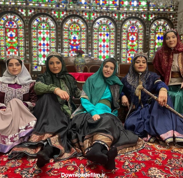 زنان حرم‌سرای ناصر‌الدین شاه در پشت صحنه جیران/عکس | جمهوریت