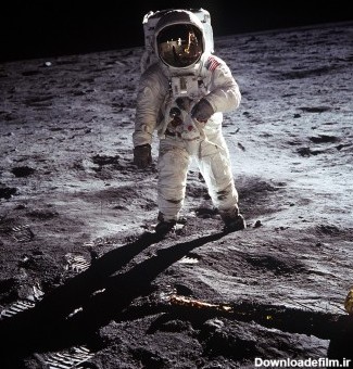 عکس زمینه فضانورد روی کره ماه