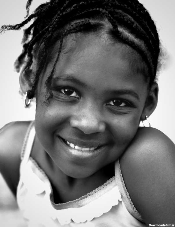 دانلود عکس سیاه و سفید دختر بچه سیاه پوست | تیک طرح مرجع گرافیک ایران