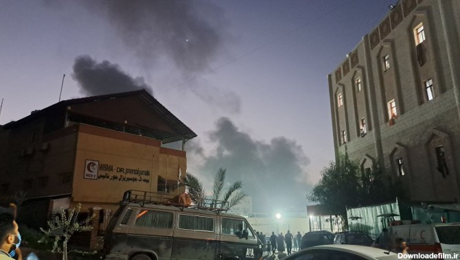 عکس/ شلیک بمب‌های دودزا به سمت بیمارستان اندونزی در غزه