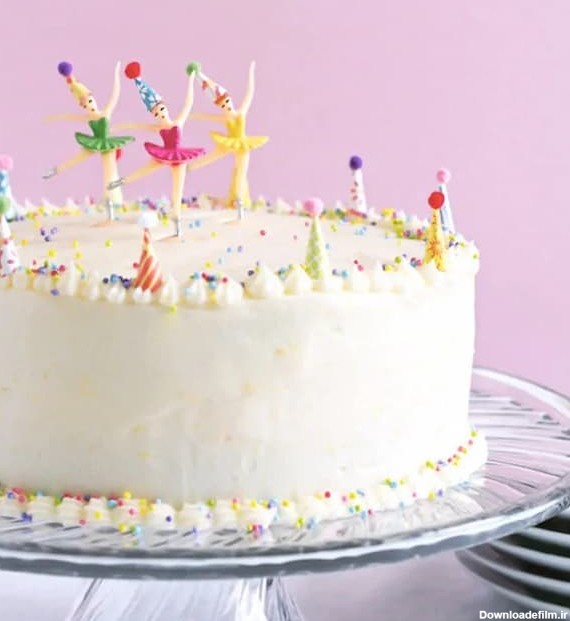 کیک با شکوفه های کوچک و بالرین‌های رنگارنگ