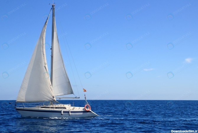 تصویر قایق بادبانی در دریا - مرجع دانلود فایلهای دیجیتالی