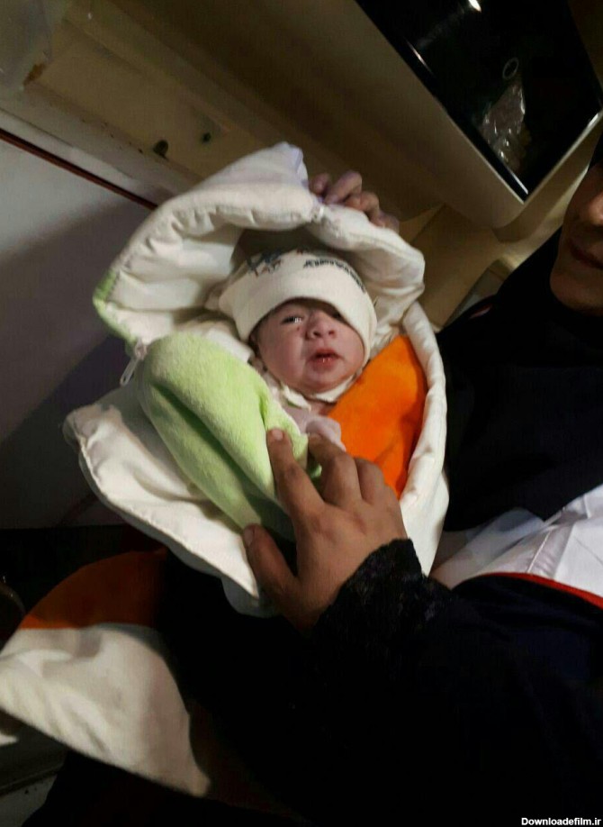 به دنیا آمدن نوزاد در آمبولانس/عکس