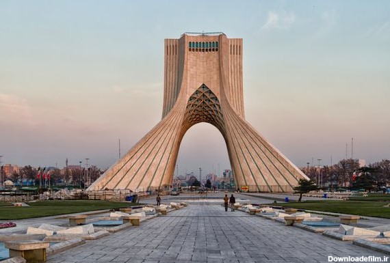تهران ایران - 25 نوامبر 2016 نمایی از برج آزادی در نور غروب ...