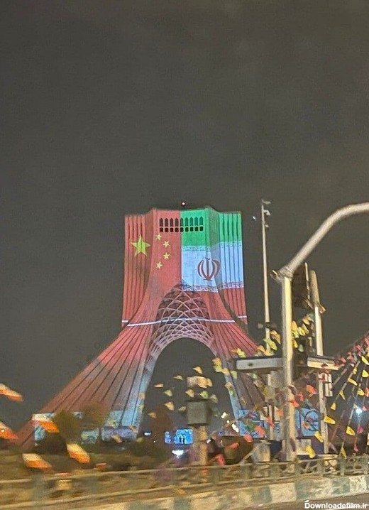 تصویر پرچم چین روی برج میدان آزادی نقش بست+عکس