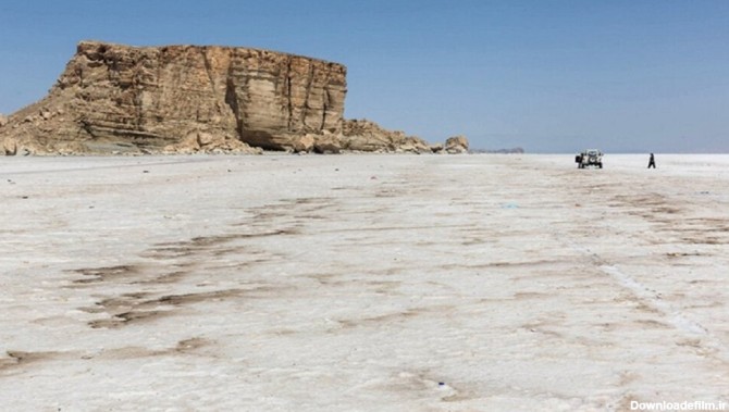 تصاویر غم انگیز از خشک شدن دریاچه ارومیه / فیلم