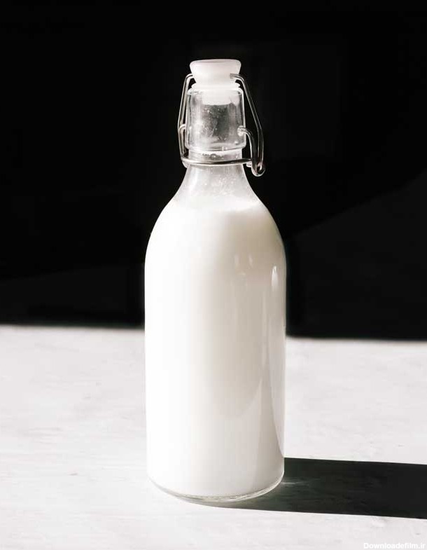 دانلود عکس با کیفیت بطری شیشه ی شیر