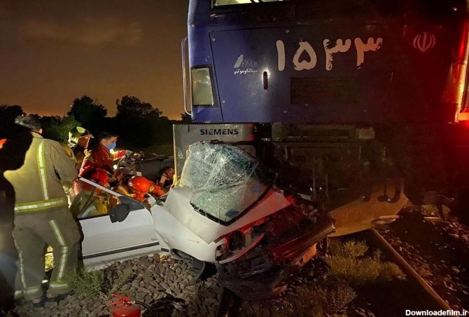 تصادف وحشتناک قطار با یک خودرو در شهر ری+ عکس