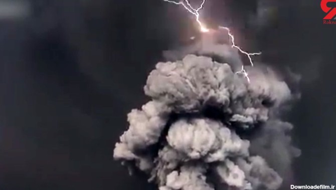 فیلم شگفت انگیز از رعد و برق در بالای آتشفشان+ عکس