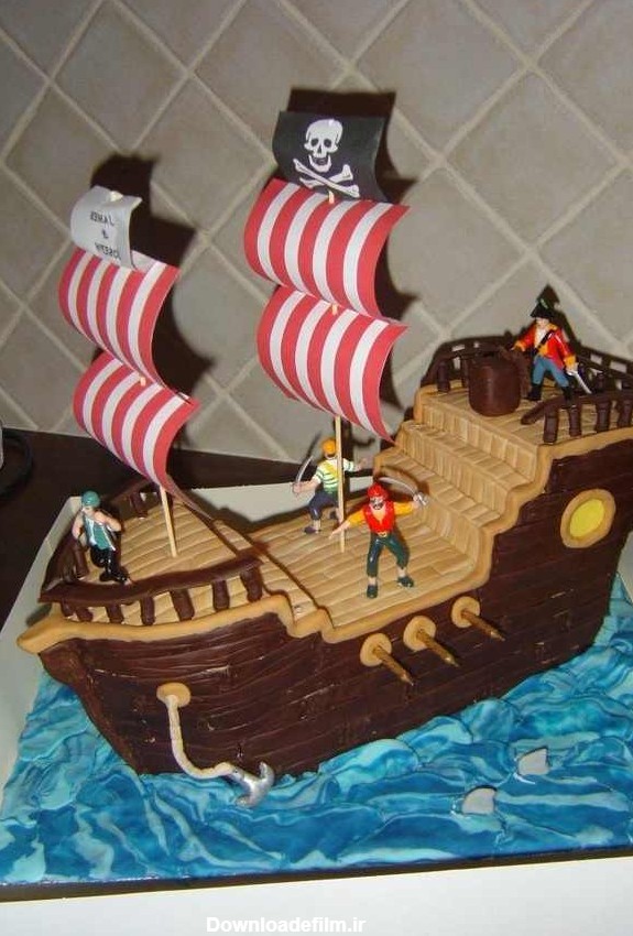 کیک تولد پسرانه به شکل کشتی دزدان دریایی