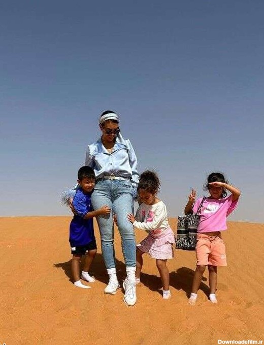 خوش گذرانی خانواده رونالدو در صحرای عربستان/ حلقه خیره کننده ...