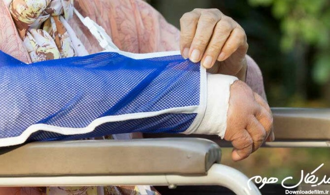 نشانه های شکستگی در ناحیه استخوان های مچ دست در سالمندان