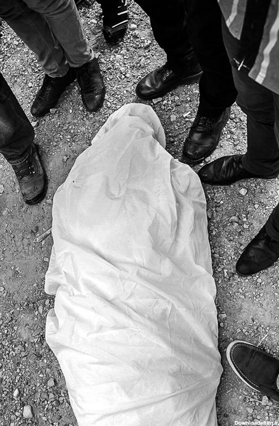 فرارو | (تصاویر) خوابیدن داوطلبانه در قبر