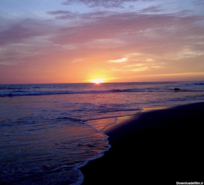 دریا آرامش خاصی داره بخصوص وقت غروب و طلوع خورشید - عکس ویسگون
